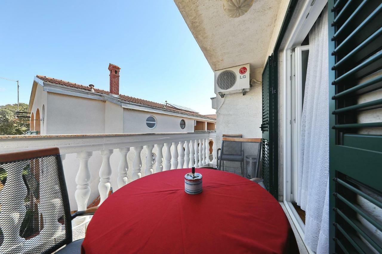 Apartments Vedrana Biograd Na Moru Exterior foto